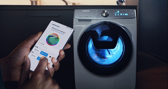 L’image d’un smartphone Samsung Galaxy S9 avec l’appli Q-rator illustrée par la fonction de Cycles de lavage (Laundry Recipe).