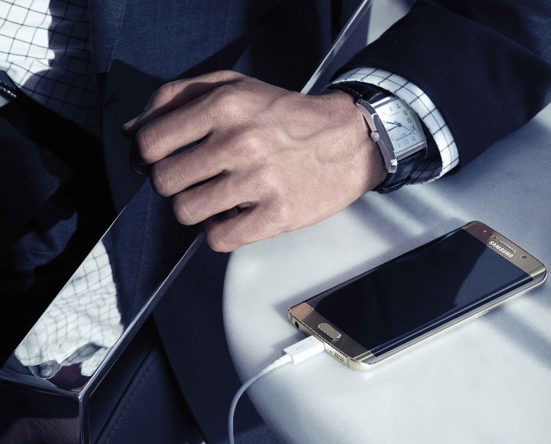 Samsung smartphone aan oplader Samsung smartphone aan oplader