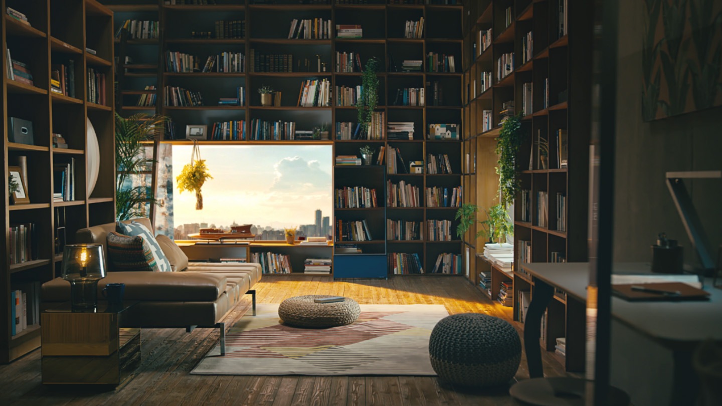 The Sero TVC video On voit l’intérieur d’un élégant salon avec des bibliothèques qui couvrent les murs du sol au plafond, un canapé design brun avec un tapis décoratif face à lui, et une fenêtre qui donne sur le paysage urbain. The Sero s’intègre parfaitement à ce décor, il est réglé en mode portrait et son écran montre des livres sur une étagère qui ressemble parfaitement à la bibliothèque qui est derrière lui. Au premier regard, on remarque à peine The Sero. Puis la caméra zoome lentement vers la tv avant de pivoter pour montrer quelqu’un qui tourne les pages d’un livre. Puis elle revient vers la première scène et, à mesure qu’elle continue à zoomer sur The Sero, la TV se tourne et son écran devient noir. Quand la TV est totalement en mode paysage, on voir sur l’écran une scène avec un astronaute en costume qui marche dans un environnement qui ressemble à la planète Mars, avec des collines en arrière-plan et de la poussière qui apparait quand il marche. La caméra continue à zoomer vers The Sero. Puis, la scène tourne encore pour présenter The Sero depuis son côté gauche avec le coin de la pièce en arrière-plan. Puis la vidéo passe au noir et les mots « the sero » apparaissent à l’écran, alors que l’écran de la TV passe d’une position légèrement en diagonale vers une position à l’horizontale. Puis le logo Samsung apparait et la vidéo se termine.
