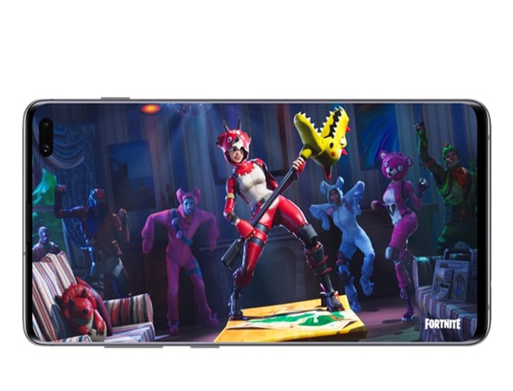 De omtrek van een Galaxy S10+ met een in-game scherm van een vrouwelijke Fortnite-figuur in een Triceratops-skin met een wapen dat aan het eind een dinosaurushoofd heeft.