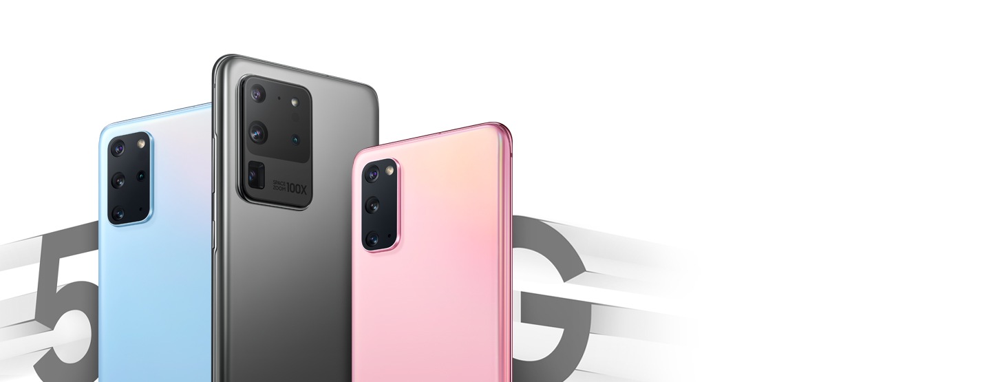 To Galaxy S20 Ultra 5G-telefoner, en i Cosmic Black, en i Cosmic Gray, sett bakfra i tre kvarter vinkler med tekst som sier 5G på hver side av telefonene