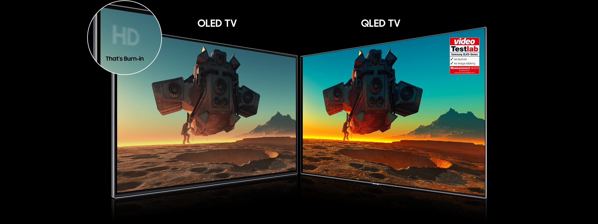 Två TV-apparater syns, där den till höger är en Samsung QLED TV. Båda visar en bild av ett rymdskepp. I den vänstra TV:n syns en suddig ikon i skärmen orsakad av inbränning.