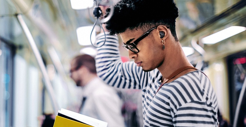 how-to-wear-gear-iconx-earbuds-properly