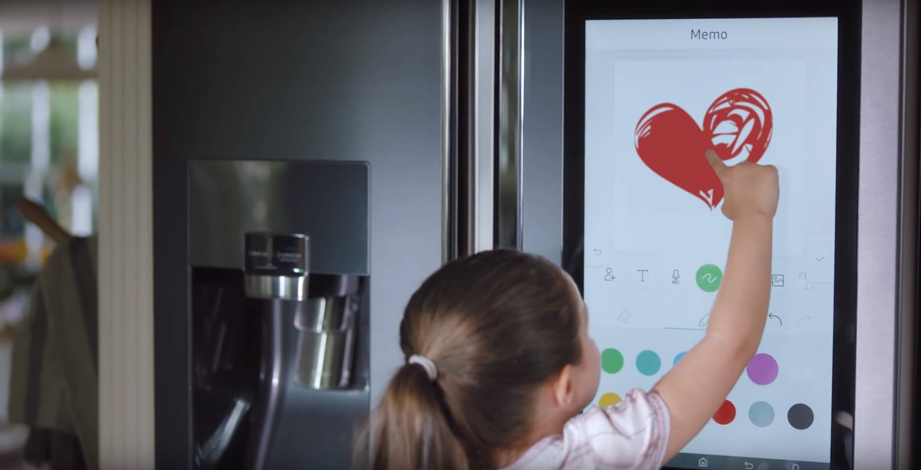 Zobacz jakie możliwości daje Ci SmartThings - kieruj swoim domem z poziomu np. inteligentnej lodówki Samsung Family Hub