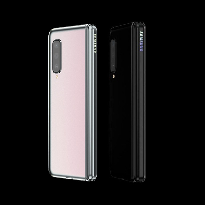 Ubezpieczenie smartfona Galaxy Fold w promocji - w Samsung Care+ wyświetlacz twojego smartfona objęty będzie darmową ochroną przez 12 miesięcy