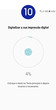 Depois de o dispositivo detetar o seu dedo, levante-o e coloque-o novamente no sensor de reconhecimento de impressão digital. Repita esta ação