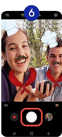 Para tirar uma fotografia toque no botão da câmara