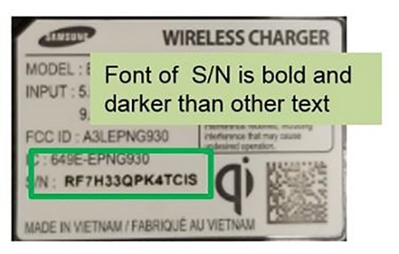 Numarul serial este boldat la incarcatorul original Samsung in timp ce la cel neautorizat textul pentru numarul serial este la fel ca restul textului de pe eticheta