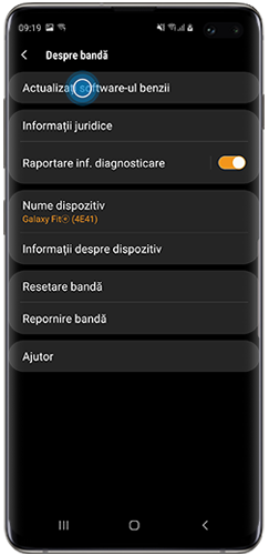 Atingeți Actualizați software-ul benzii în aplicația Galaxy Wearable