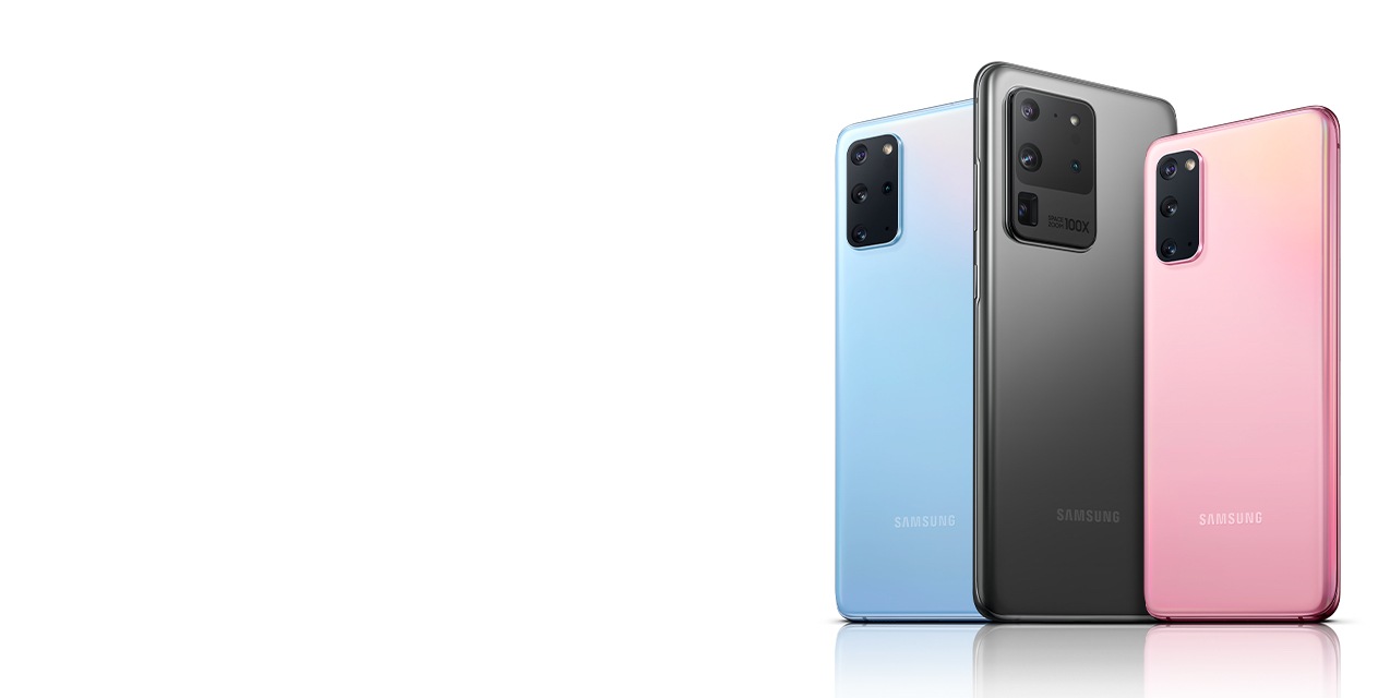 Tri telefona Galaxy S20 i S20 plus: jedan nebeskoroze, drugi nebeskoplave i treći kosmičkosive boje.