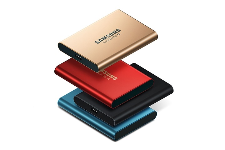 4 модели портативных SSD-накопителей T5 в золотом, красном, черном и синем цветах