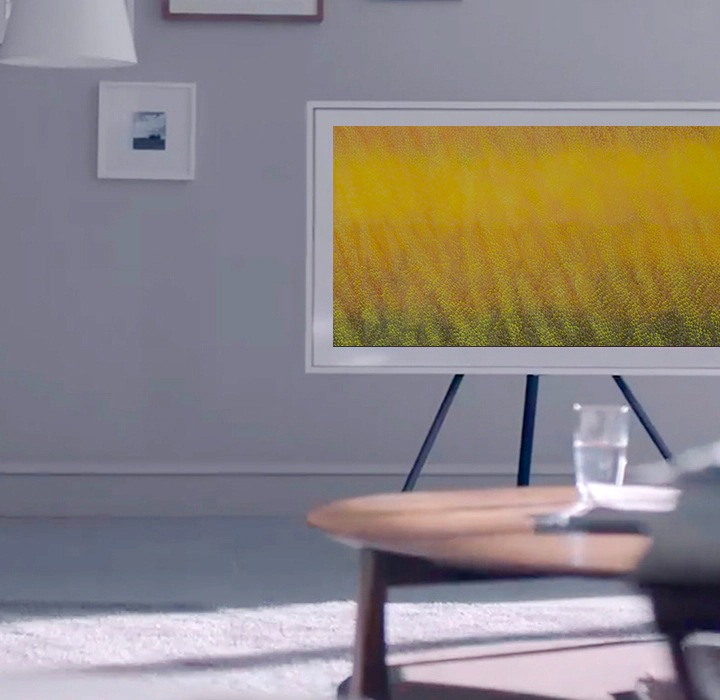 The Frame автоматически настраивает яркость в зависимости от естественного света.