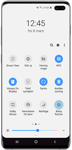 Tryck på ikonen för Bixby Rutiner för att aktivera funktionen
