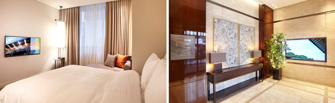 크라운 파크 호텔 객실과 내부에 삼성 호텔 TV가 설치되어 있는 사진