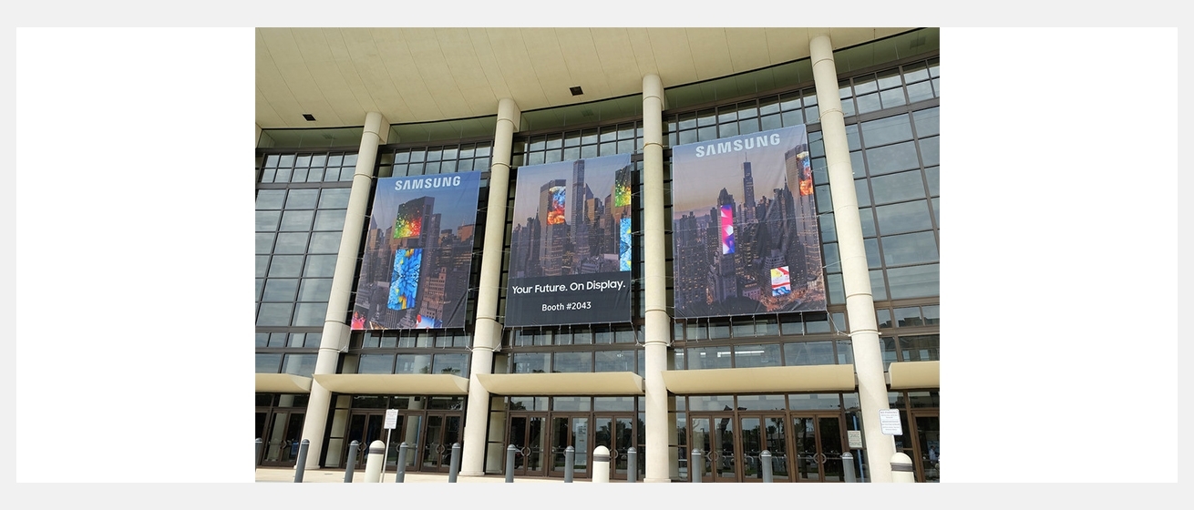 미국 올랜도 오랜지 카운티 컨벤션센터 인포콤 전시장 외벽에 설치된 삼성전자 사이니지 캠페인 광고 사진