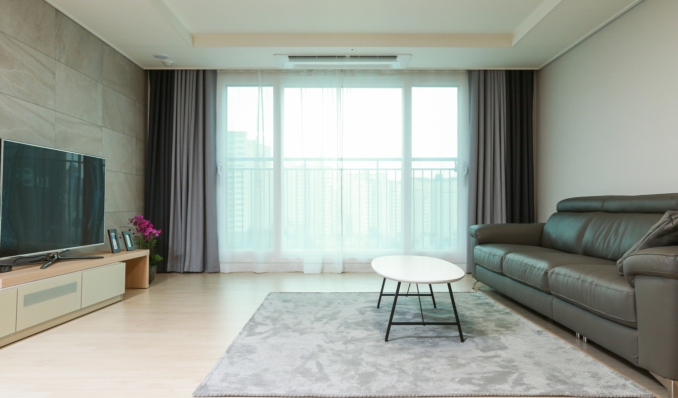광교 상현 꿈에그린 아파트 거실에 설치된 삼성 무풍 시스템에어컨 1Way