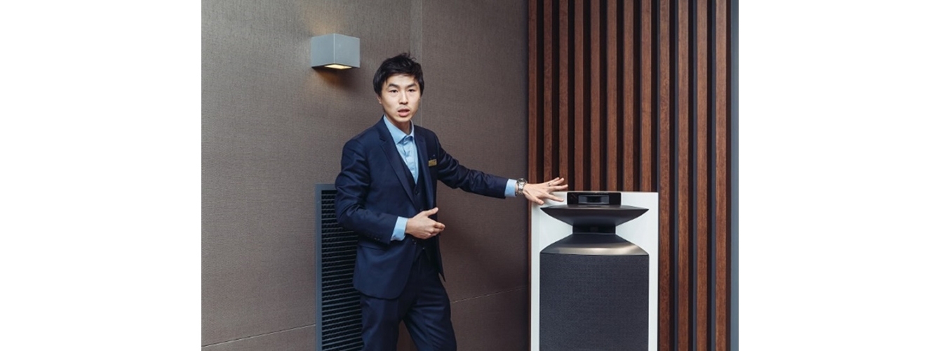 청음실 오디오 전문 컨설턴트 이경흔씨 모습입니다