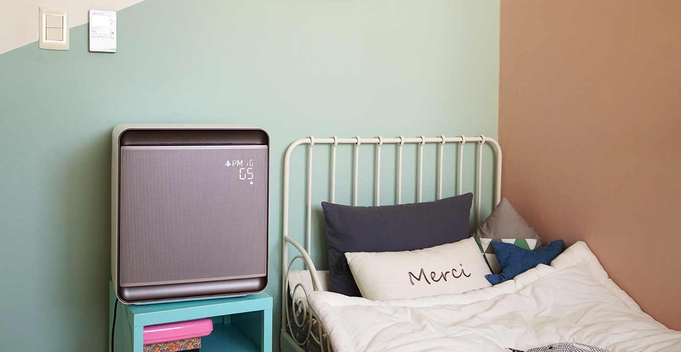 침실에 설치된 분리결합형 큐브 공기청정기 이미지(블로거 소국의 집)