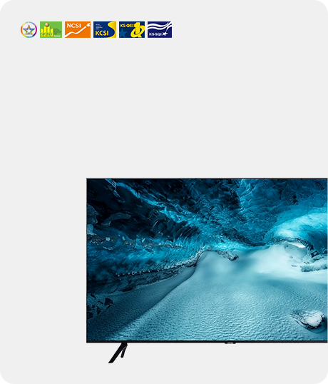 크리스탈 UHD TV가 정면으로 세워져 있습니다.
