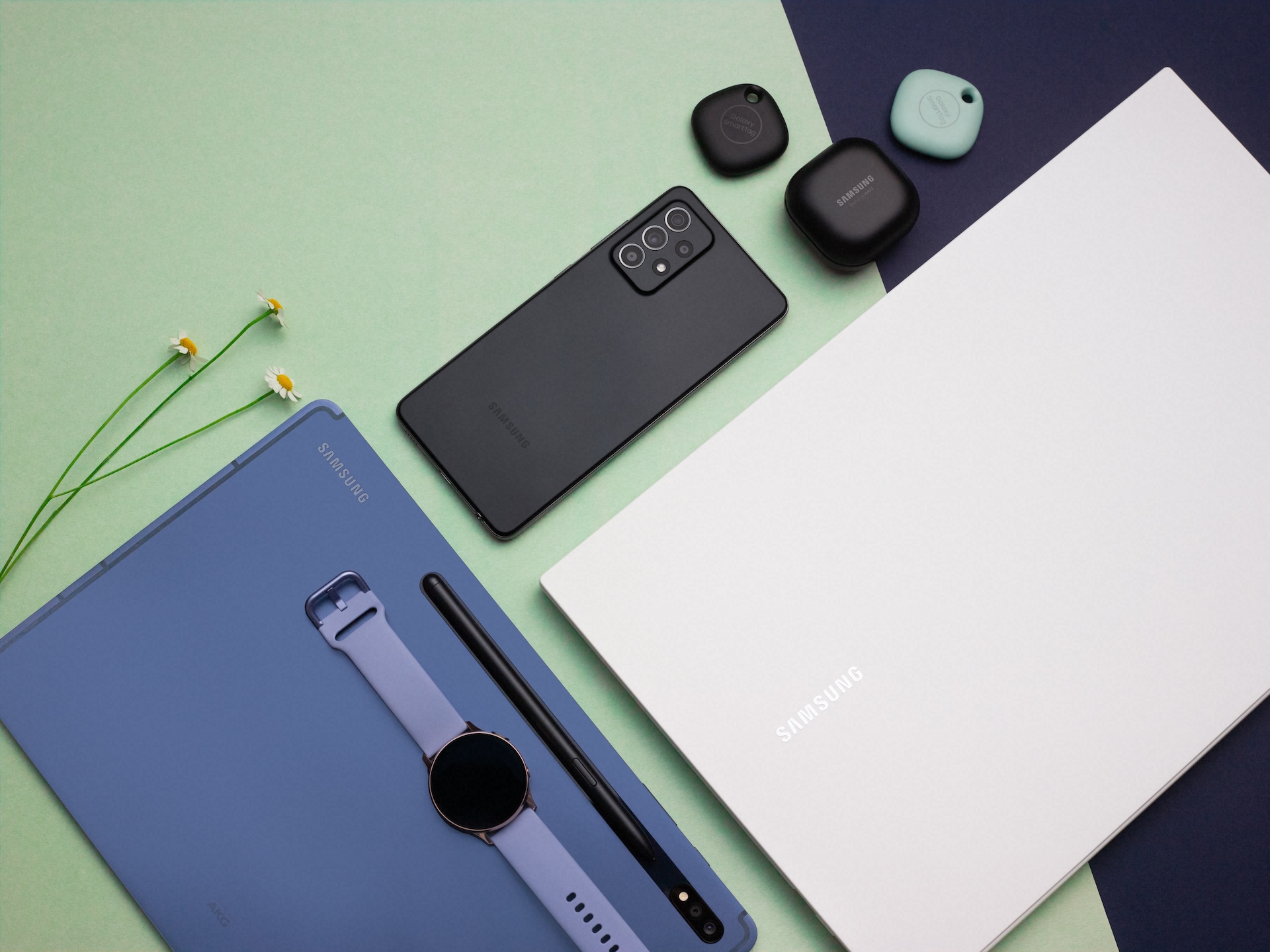 Expand your experiences thanks to the power of the awesome Galaxy ecosystem Expand your experiences thanks to the power of the awesome Galaxy ecosystem