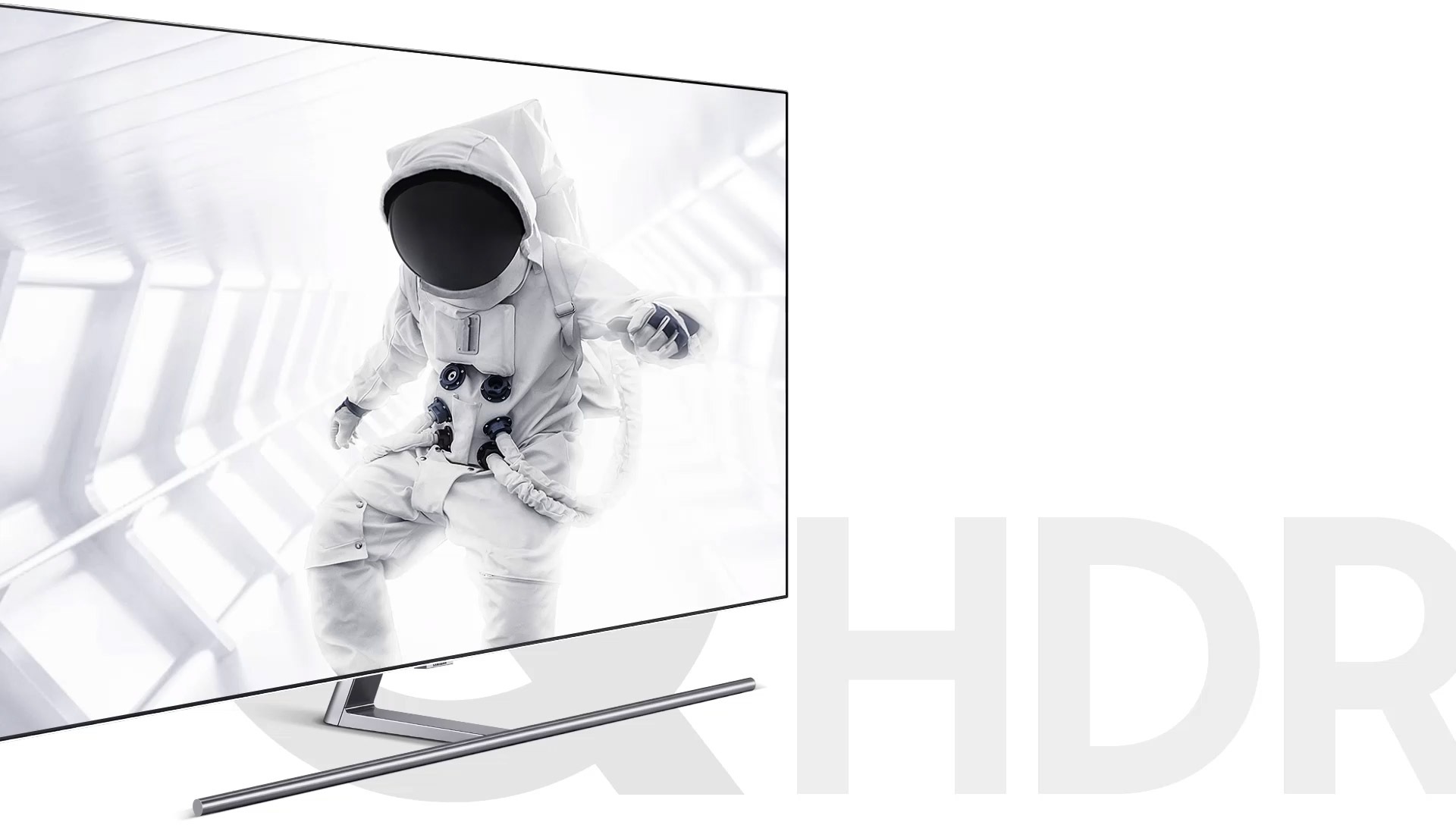 A faint image of an astronaut in a spaceship with a white background becomes more clear and lifelike in the Samsung QLED TV.