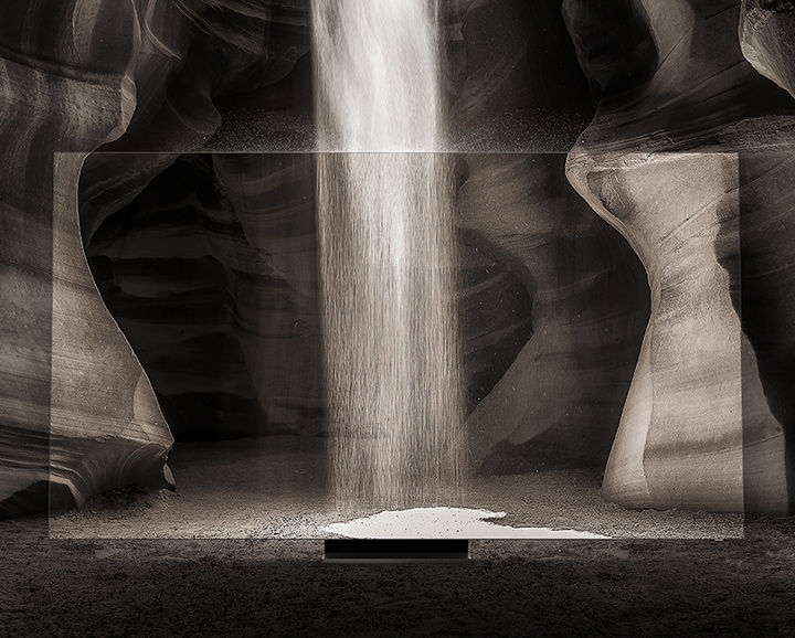 infinity screen feature video Samsung QLED has an almost seamless TV bezel known as Infinity Screen; it is showing a nature scene without a sense of incompatibility.