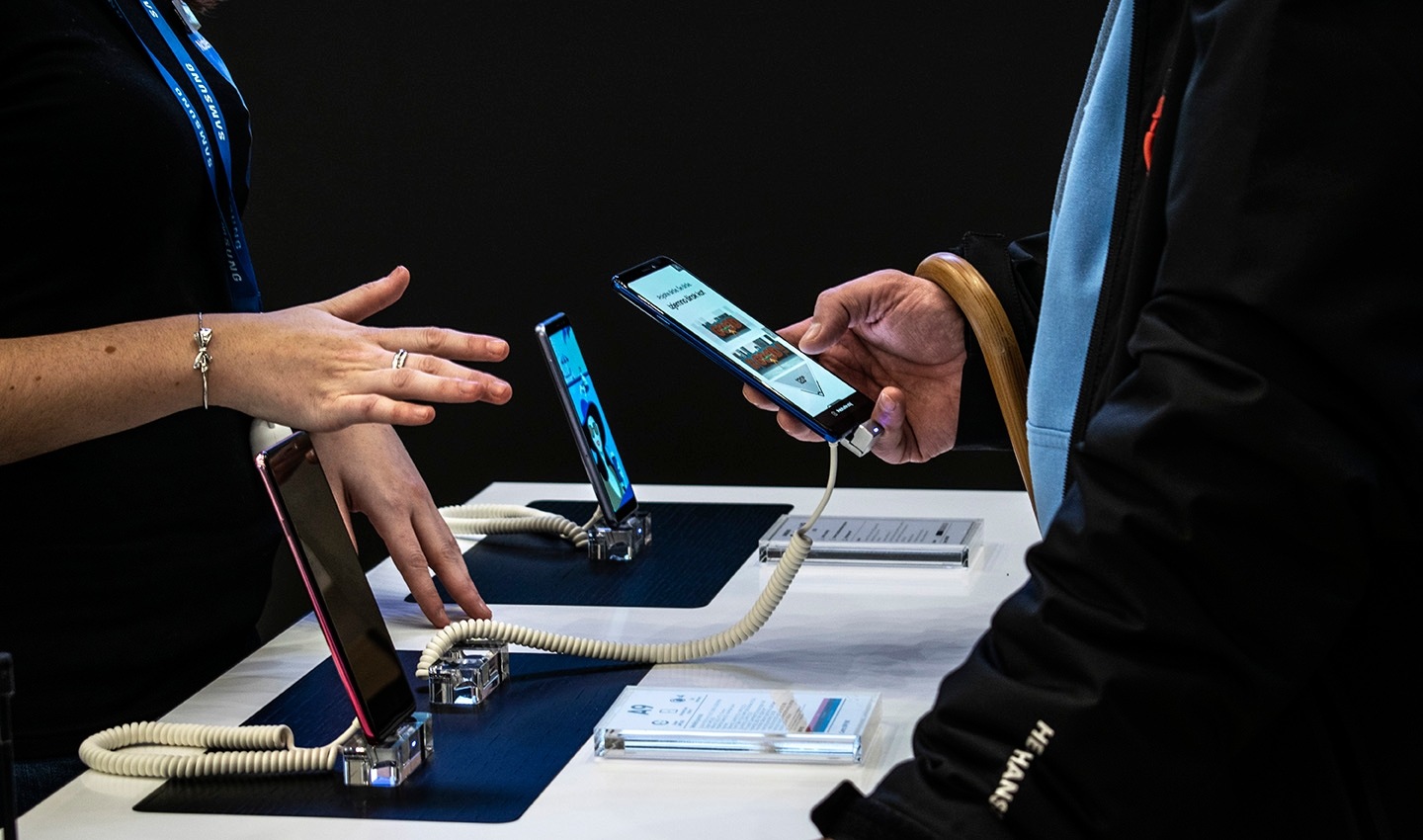 Odprla so se vrata prvega Samsung centra v Sloveniji Odprla so se vrata prvega Samsung centra v Sloveniji