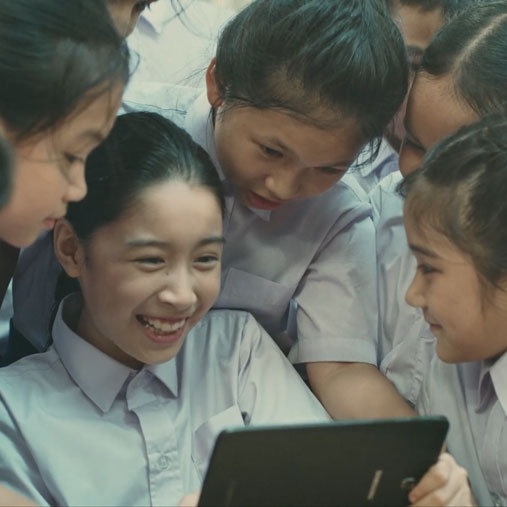 ภาพนักเรียนที่ได้รับแรงบันดาลใจจากโรงเรียนอัจฉริยะของ Samsung