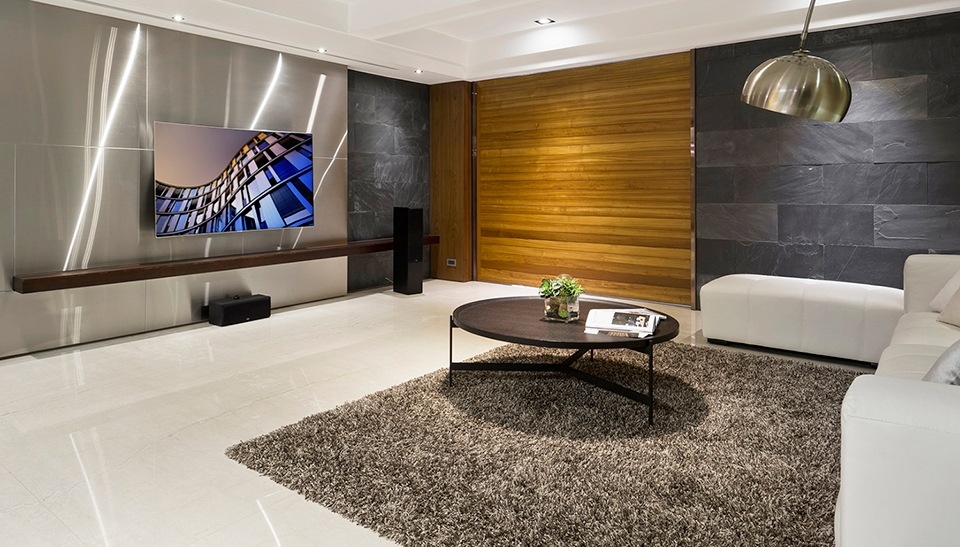 QLED TV 量子電視擁有簡潔俐落外型 QLED TV 量子電視擁有簡潔俐落外型