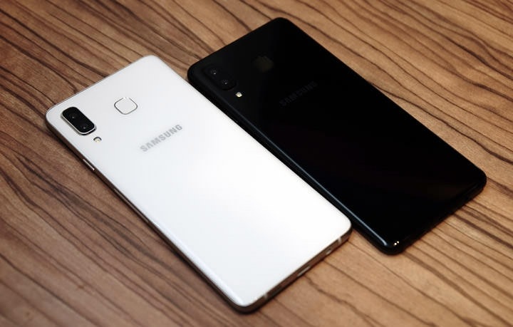 此次 Galaxy A8 Star 一共推出了黑白兩款顏色 此次 Galaxy A8 Star 一共推出了黑白兩款顏色
