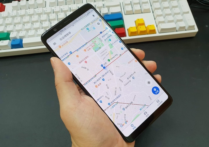 Galaxy A8 Star 的大螢幕,在查閱資訊時,能夠最大化地顯示更多內容 Galaxy A8 Star 的大螢幕,在查閱資訊時,能夠最大化地顯示更多內容