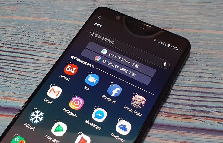 透過 Google Play 或 Galaxy Apps 下載新程式,或是直接從手機中已安裝的程式來加入到安全資料夾中 透過 Google Play 或 Galaxy Apps 下載新程式,或是直接從手機中已安裝的程式來加入到安全資料夾中