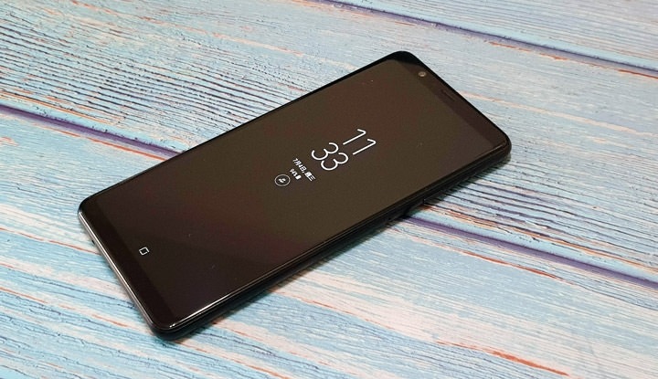 Galaxy A8 Star 也內建了三星旗艦機才有的 Always On Display 功能,不需要解鎖手機就能直接看到日期、時間、應用程式更新…等資訊 Galaxy A8 Star 也內建了三星旗艦機才有的 Always On Display 功能,不需要解鎖手機就能直接看到日期、時間、應用程式更新…等資訊