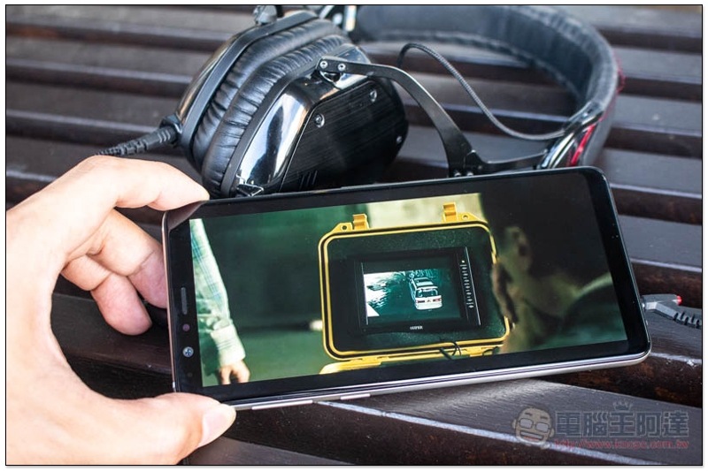不論是聽音樂還是看電影,音場變的更廣、低音也更加沈穩 不論是聽音樂還是看電影,音場變的更廣、低音也更加沈穩
