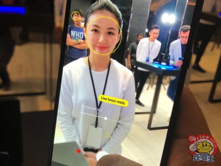 即時景深預覽模式,可以拍出背景虛化的效果,使主體更突出。 即時景深預覽模式,可以拍出背景虛化的效果,使主體更突出。