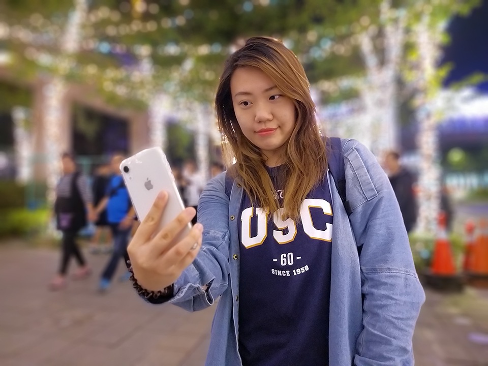 SAMSUNG Galaxy A9 (2018) 後鏡頭虛化模式可在拍攝完成後調整散景強度與散景的形狀。 SAMSUNG Galaxy A9 (2018) 後鏡頭虛化模式可在拍攝完成後調整散景強度與散景的形狀。