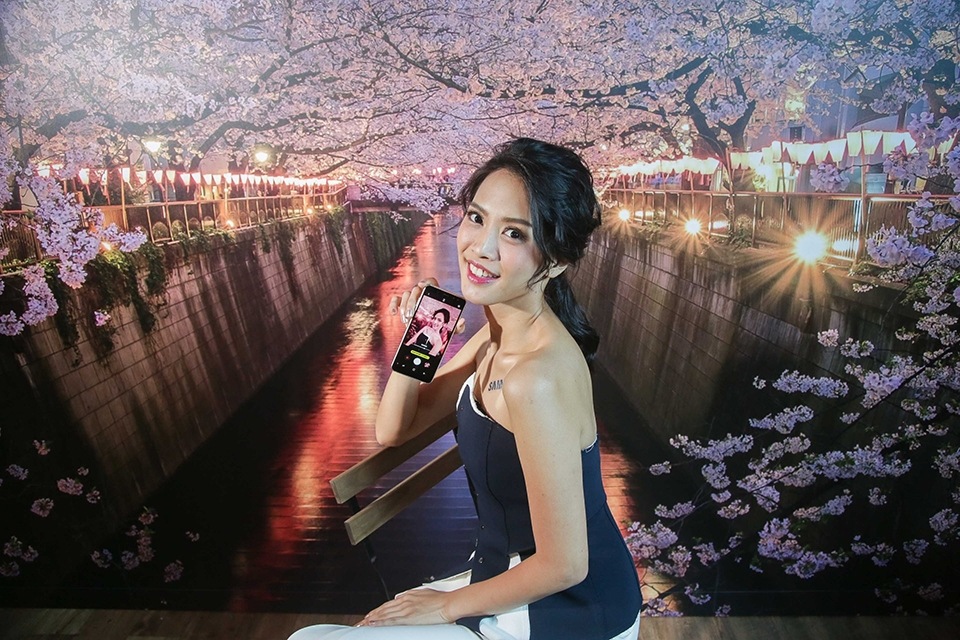 Galaxy A8 (2018) | A8+ (2018) 美拍奇機 拍出最美 Galaxy A8 (2018) | A8+ (2018) 美拍奇機 拍出最美
