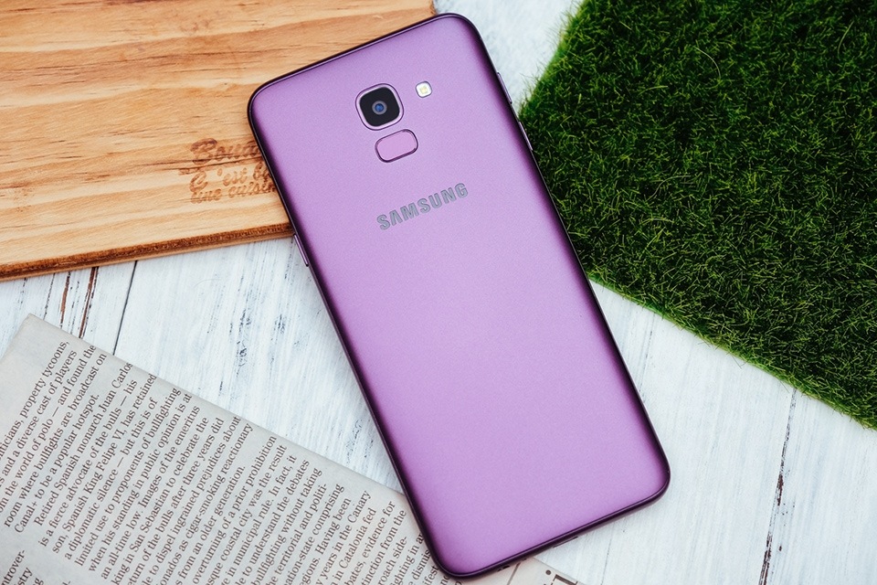 Galaxy J6 一共有黑、紫、金三種顏色 Galaxy J6 一共有黑、紫、金三種顏色