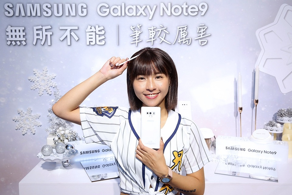 Galaxy Note 9華麗新裳「初雪白」 閃耀冬日浪漫鉅獻 Galaxy Note 9華麗新裳「初雪白」 閃耀冬日浪漫鉅獻