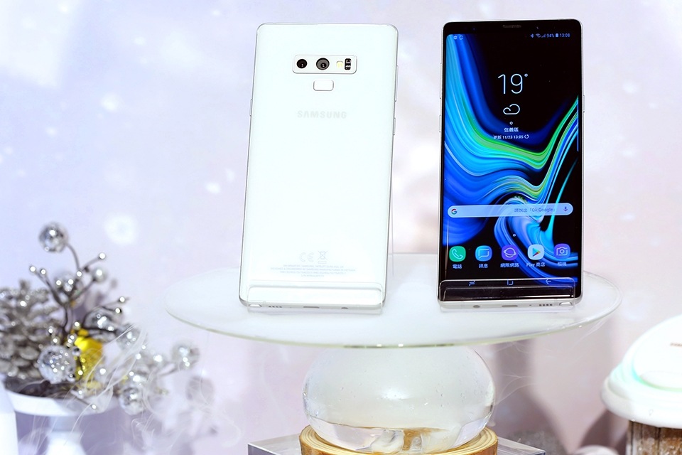 Galaxy Note 9華麗新裳「初雪白」 閃耀冬日浪漫鉅獻 Galaxy Note 9華麗新裳「初雪白」 閃耀冬日浪漫鉅獻