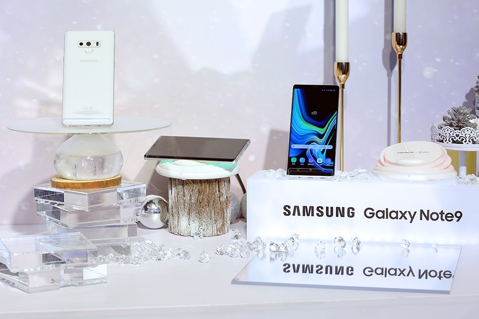 Galaxy Note 9華麗新裳「初雪白」 閃耀冬日浪漫鉅獻 Galaxy Note 9華麗新裳「初雪白」 閃耀冬日浪漫鉅獻