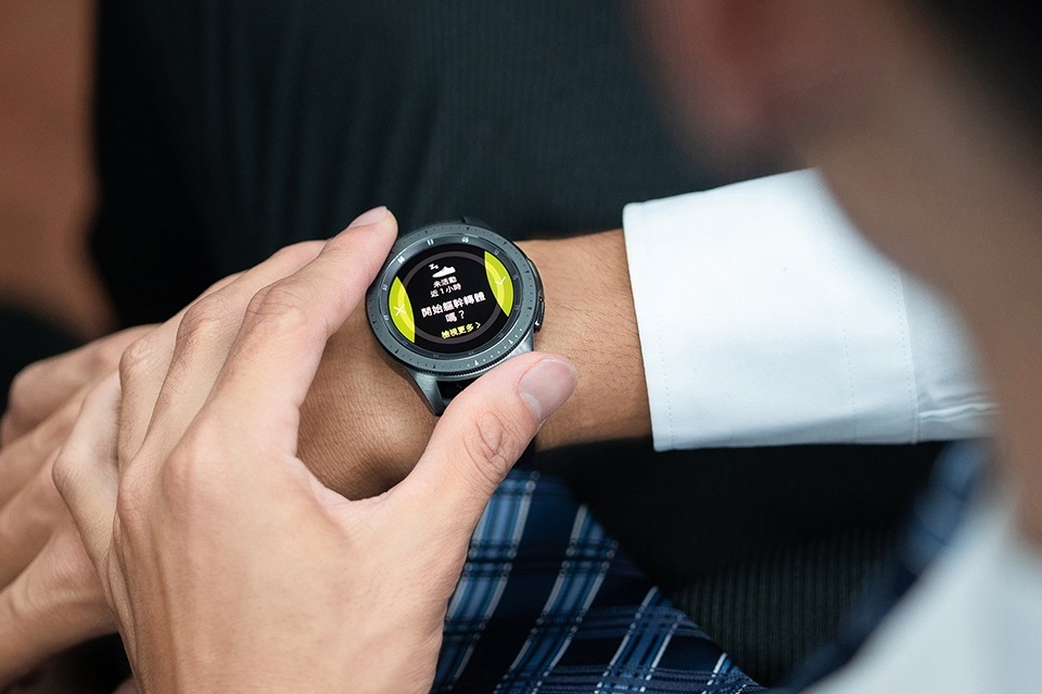 ◎ Galaxy Watch貼心的久坐提醒功能,每小時喚醒認真久坐上班族起身伸展活動。 ◎ Galaxy Watch貼心的久坐提醒功能,每小時喚醒認真久坐上班族起身伸展活動。