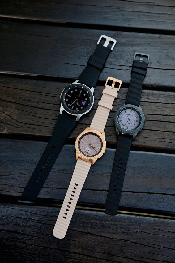 不管平常是運動風還是休閒風,只要搭配時尚有型的Galaxy Watch,造型亮點馬上就會被凸顯。 不管平常是運動風還是休閒風,只要搭配時尚有型的Galaxy Watch,造型亮點馬上就會被凸顯。