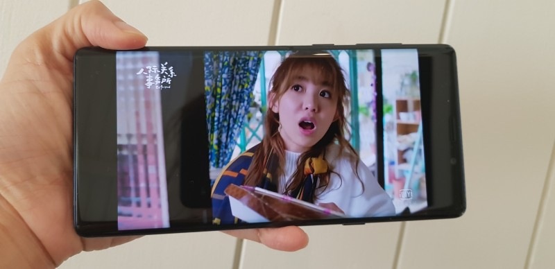 實測三星Note 9大電力,可連續追劇約10.5小時,十分有「凍桃」。(記者吳佩樺攝) 實測三星Note 9大電力,可連續追劇約10.5小時,十分有「凍桃」。(記者吳佩樺攝)
