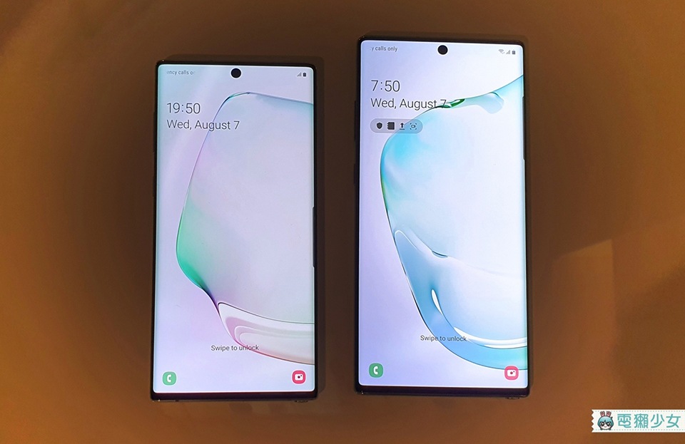 三星第一次在Note系列上推出兩種不同尺寸的手機,分別是6.3吋FHD+的Note10和6.8吋QHD+的Note10+,兩款皆採用Infinity-O (O極限) 全螢幕 三星第一次在Note系列上推出兩種不同尺寸的手機,分別是6.3吋FHD+的Note10和6.8吋QHD+的Note10+,兩款皆採用Infinity-O (O極限) 全螢幕