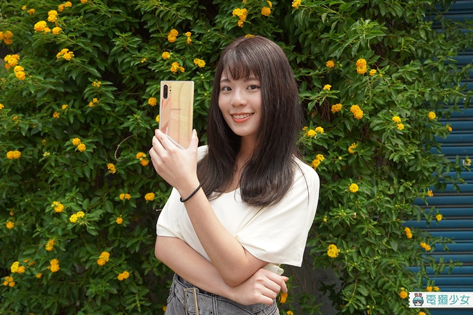 這次Note10系列也算是做了不少突破,包括機身顏色、尺寸、厚度、Infinity-O開孔螢幕、高通驍龍SM8150處理器 (S855)、還有Note10+最高支援到45W快充等等,我覺得是一支會讓人越用越著迷的手機! 這次Note10系列也算是做了不少突破,包括機身顏色、尺寸、厚度、Infinity-O開孔螢幕、高通驍龍SM8150處理器 (S855)、還有Note10+最高支援到45W快充等等,我覺得是一支會讓人越用越著迷的手機!