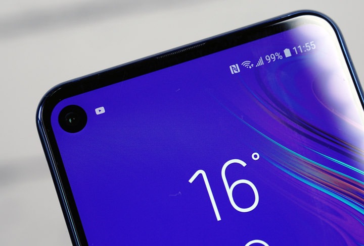 圖:Galaxy A8s 的前鏡頭也具備了 2400萬畫素的高規格,光圈也有 F2.0 的水準。 圖:Galaxy A8s 的前鏡頭也具備了 2400萬畫素的高規格,光圈也有 F2.0 的水準。
