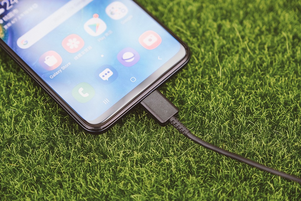 4000mAh 大電量並支援快充 4000mAh 大電量並支援快充