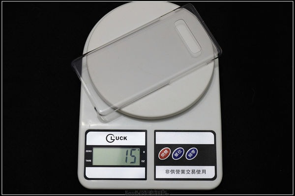 比起前兩代都有效的減輕 , S10+拿起來真的比S8+跟S9+更輕薄 比起前兩代都有效的減輕 , S10+拿起來真的比S8+跟S9+更輕薄
