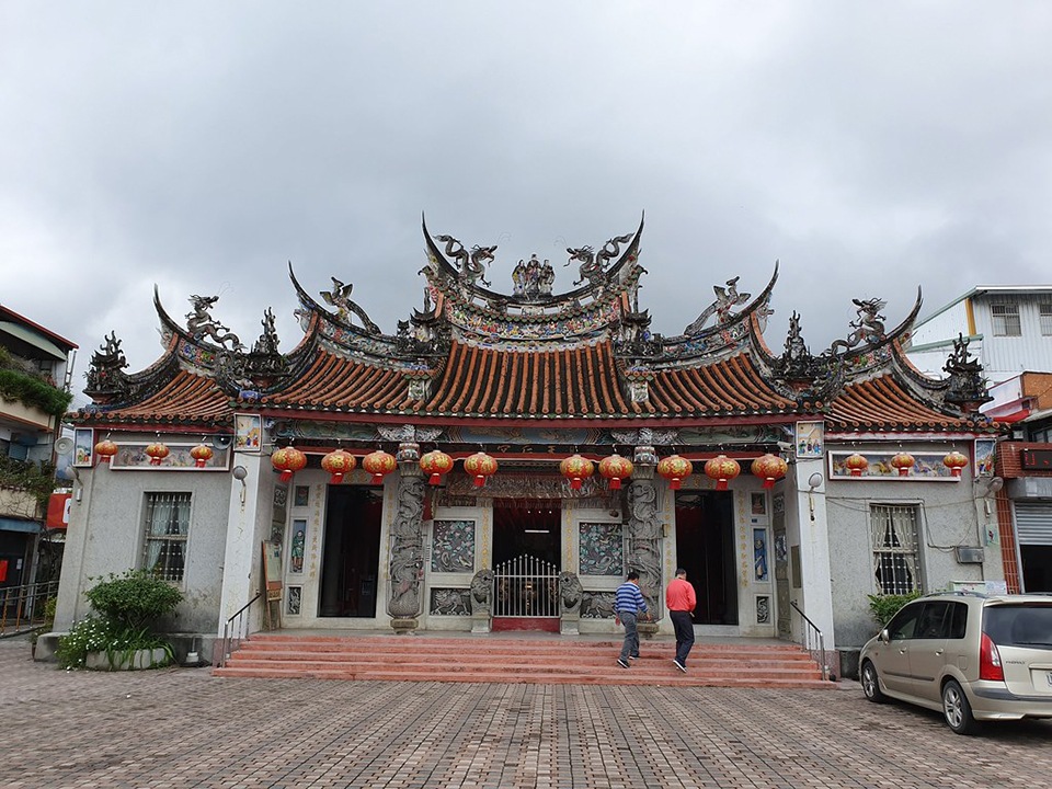 到戶外走走 , 不過還是陰天 到戶外走走 , 不過還是陰天